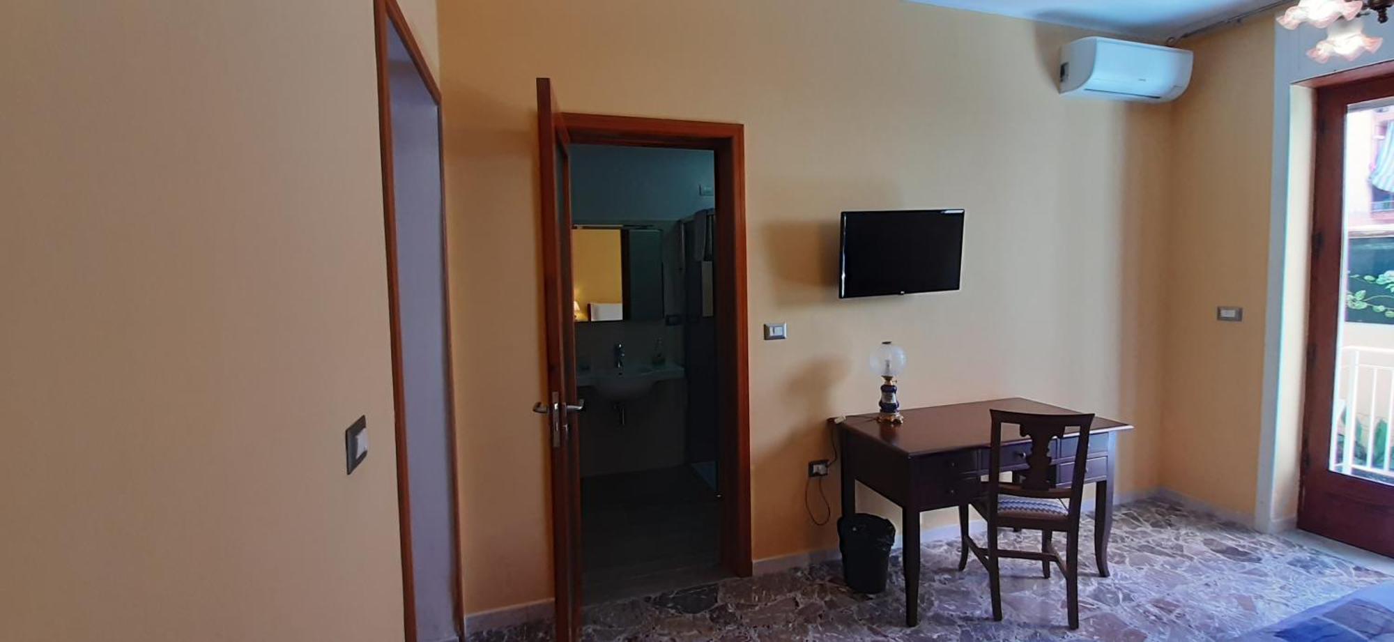 Bed and Breakfast La Riviera Милаццо Номер фото