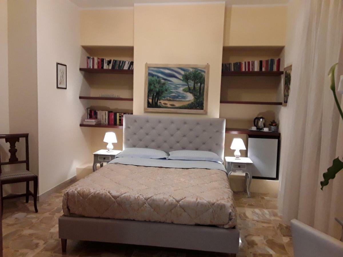Bed and Breakfast La Riviera Милаццо Экстерьер фото