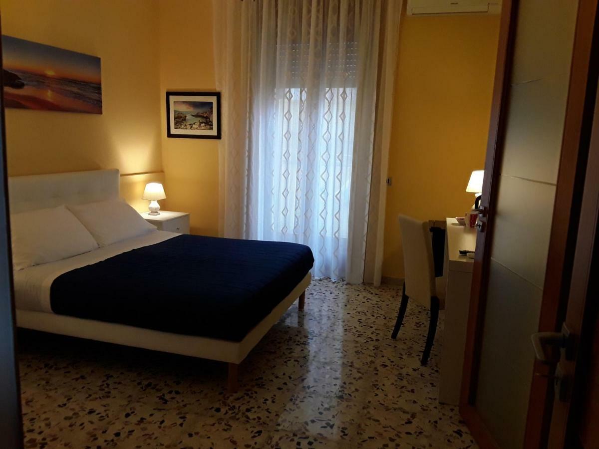 Bed and Breakfast La Riviera Милаццо Экстерьер фото