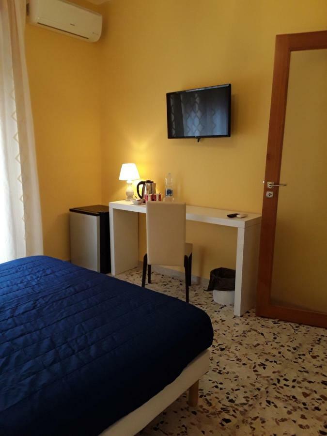 Bed and Breakfast La Riviera Милаццо Экстерьер фото