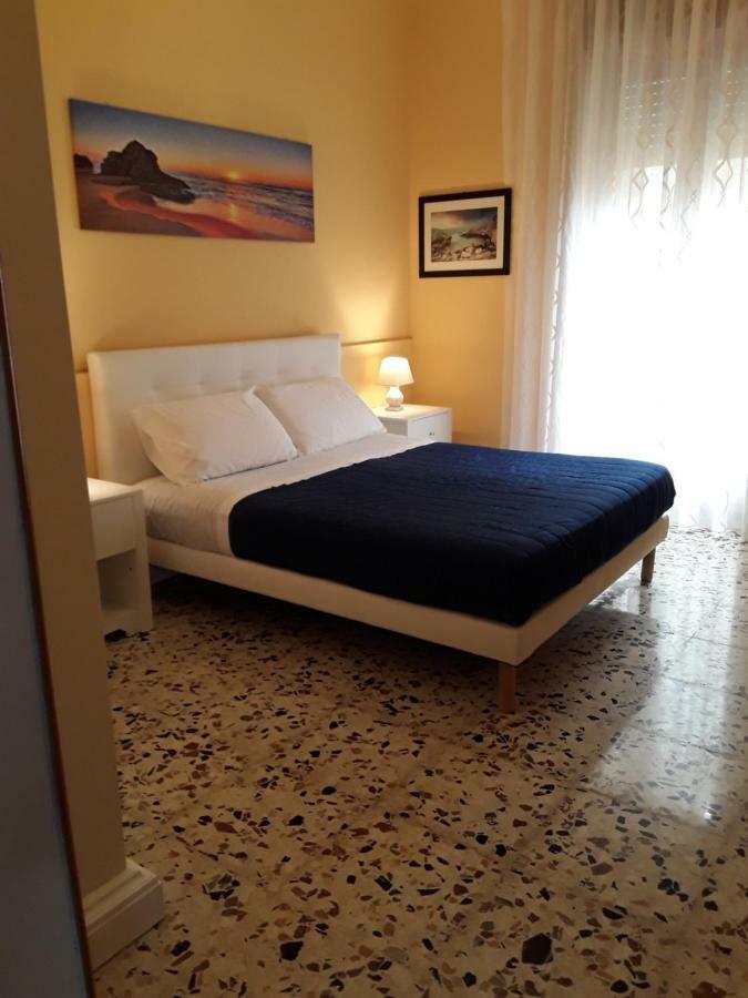 Bed and Breakfast La Riviera Милаццо Экстерьер фото